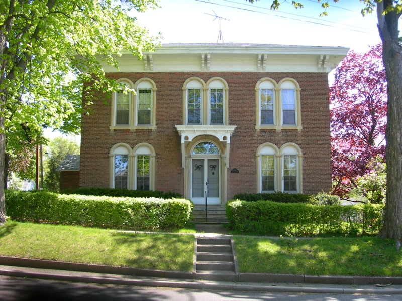 Conrad and Catherine Bloch House